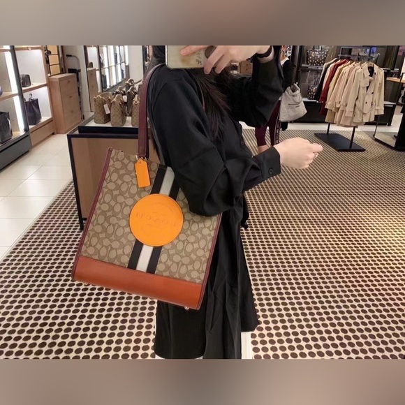 NWT!COACH DEMPSEY TOTE IN SIGNATURE JACQUARD WITH STRIPE AND COACH PATCH (1917) - Picture 4 of 8